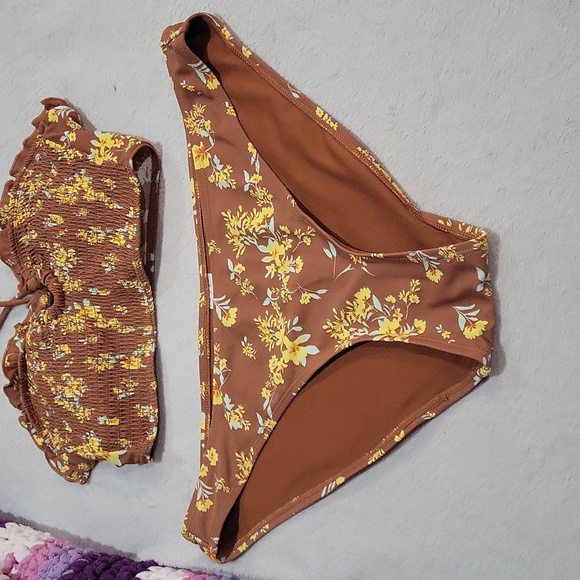 Xhilaration Swimsuit - Picture 3 of 16